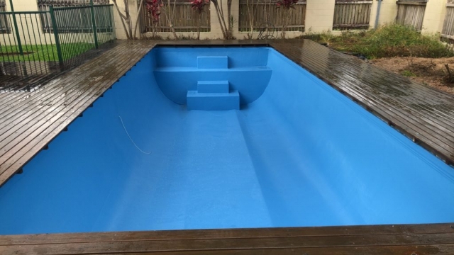 Repair vinyl liner swimming pool
